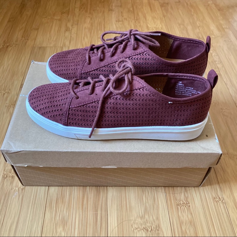 Dolcetta sneakers 7.5